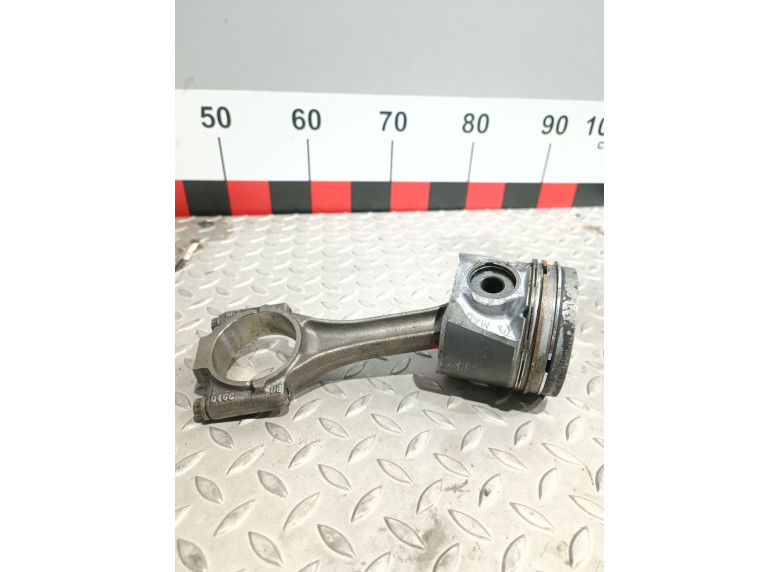 Поршень к Volkswagen Passat, 2001г.