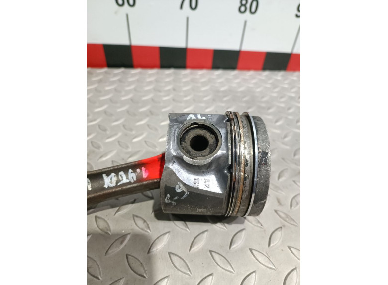 Поршень к Volkswagen Passat, 2001г.