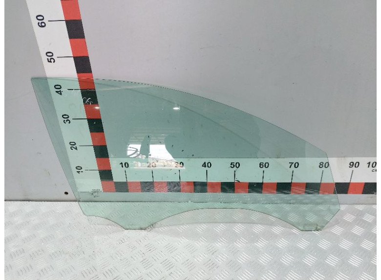 Стекло двери передней правой к Volvo S40