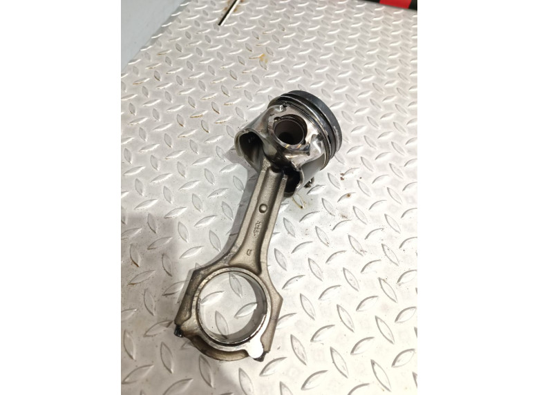 Поршень к Hyundai Getz, 2008г.