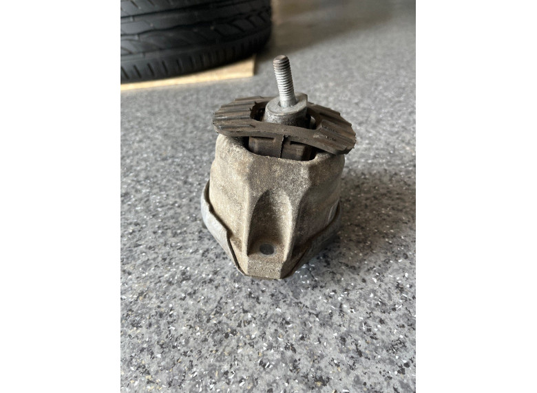 Подушка крепления двигателя к BMW 6 E63/E64, 2007г.