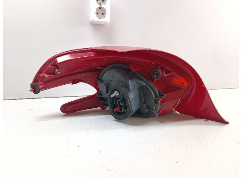 Фонарь задний правый к Peugeot 208, 2014г.