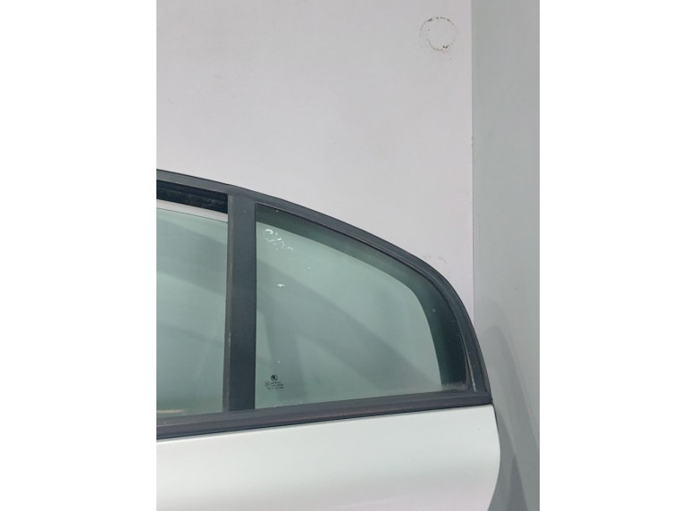 Форточка задняя левая к Skoda Superb