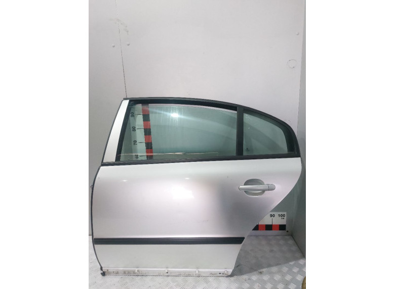 Стекло двери задней левой к Skoda Superb, 2002г.
