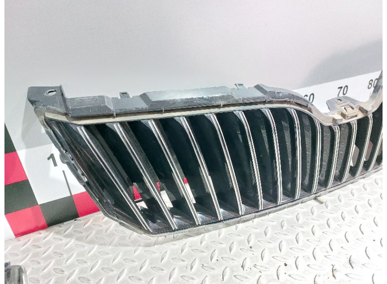 Решетка радиатора к Skoda Superb, 2014г.