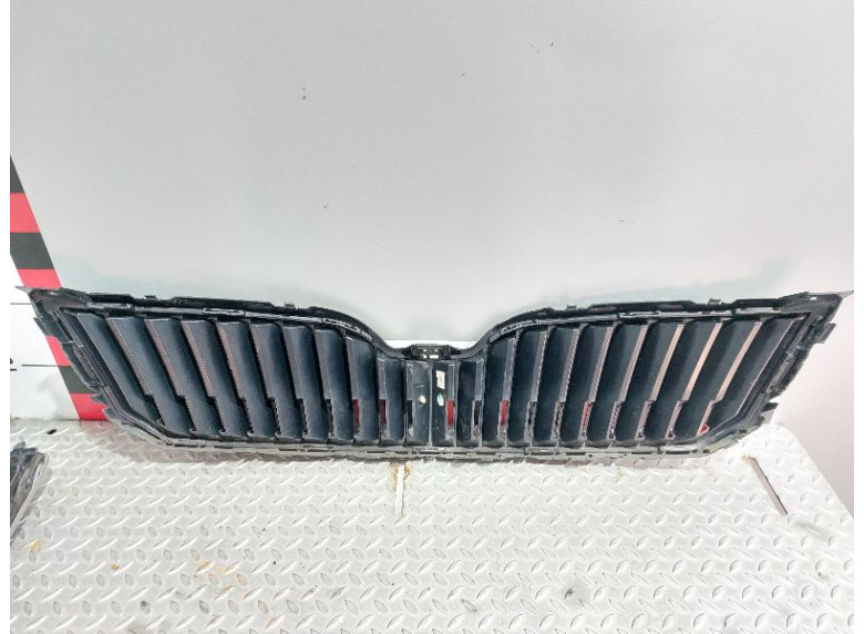 Решетка радиатора к Skoda Superb, 2014г.