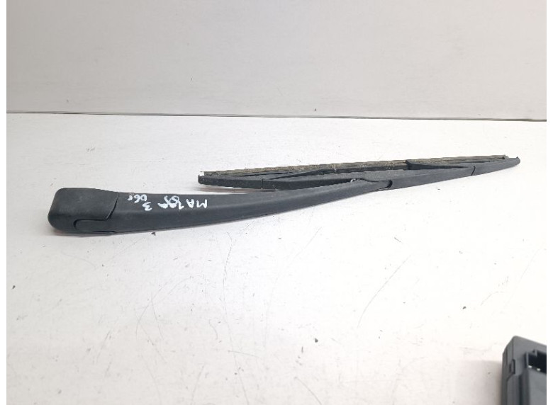 Щеткодержатель задний к Mazda 3, 2006г.