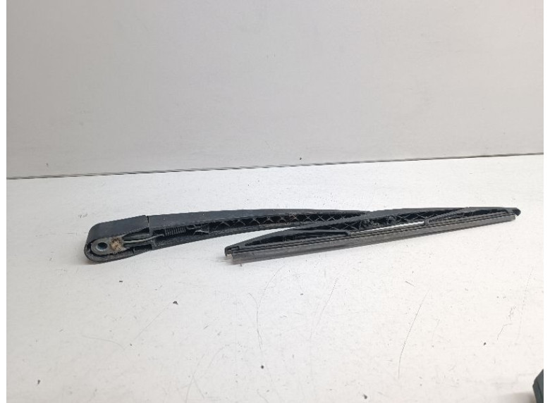 Щеткодержатель задний к Mazda 3, 2006г.