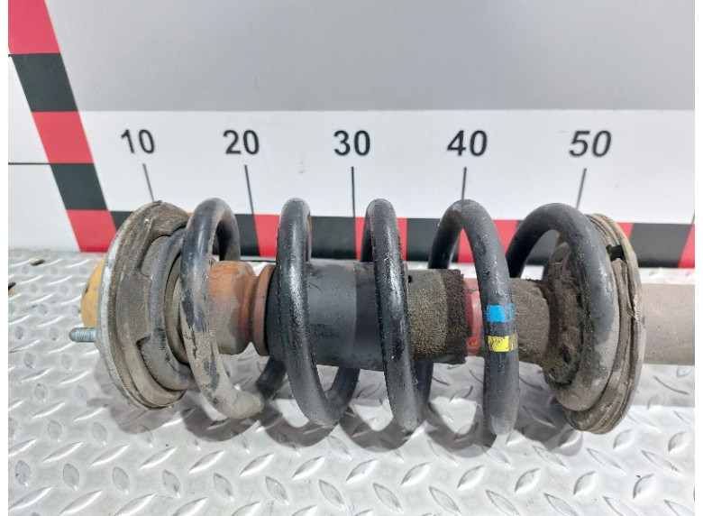 Амортизатор передний к Volkswagen Passat, 2002г.