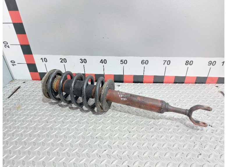 Амортизатор передний к Volkswagen Passat, 2002г.