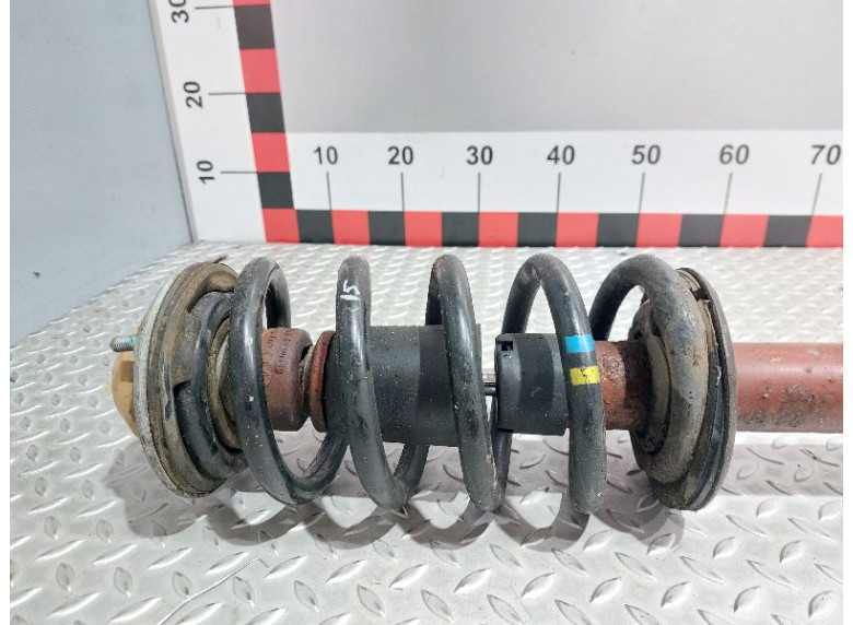 Амортизатор передний к Volkswagen Passat, 2002г.