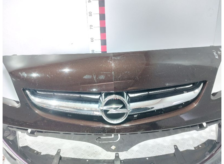 Заглушка (решетка) в бампер передний к Opel Astra, 2014г.
