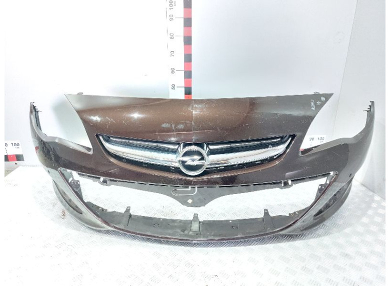 Заглушка (решетка) в бампер передний к Opel Astra, 2014г.