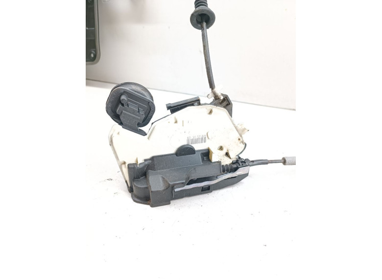 Замок двери задней правой к Volkswagen Golf, 2010г.