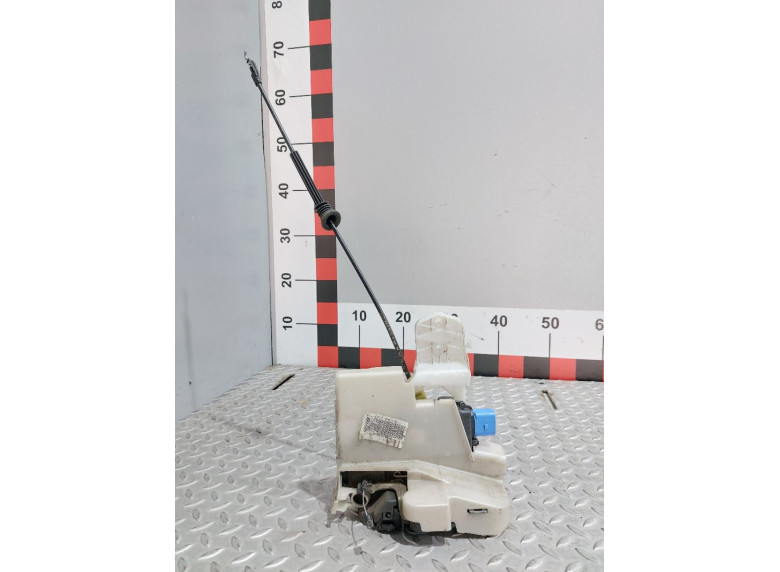 Замок двери передней правой к Volkswagen Polo, 2006г.