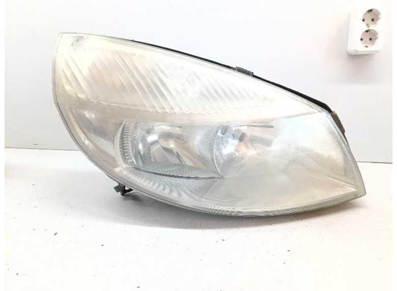 Фара правая к Renault Scenic, 2004г.