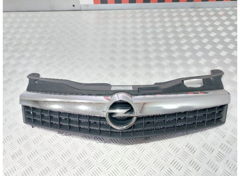 Решетка радиатора к Opel Astra, 2007г.