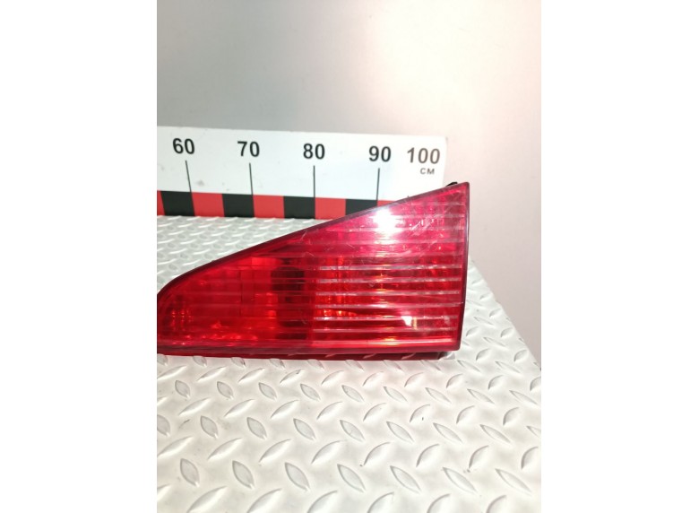 Фонарь крышки багажника правый к Peugeot 607