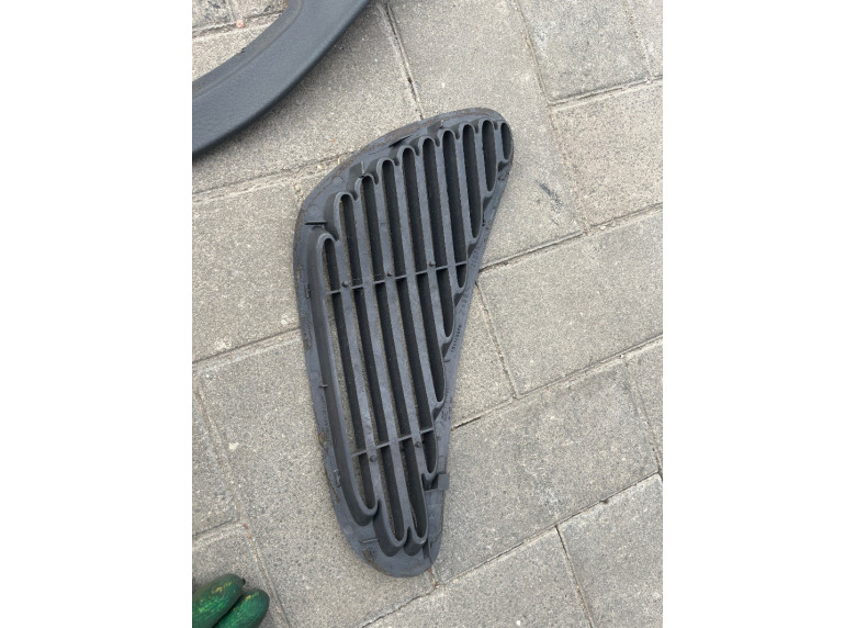 Обшивка багажника к Volkswagen Sharan, 1999г.