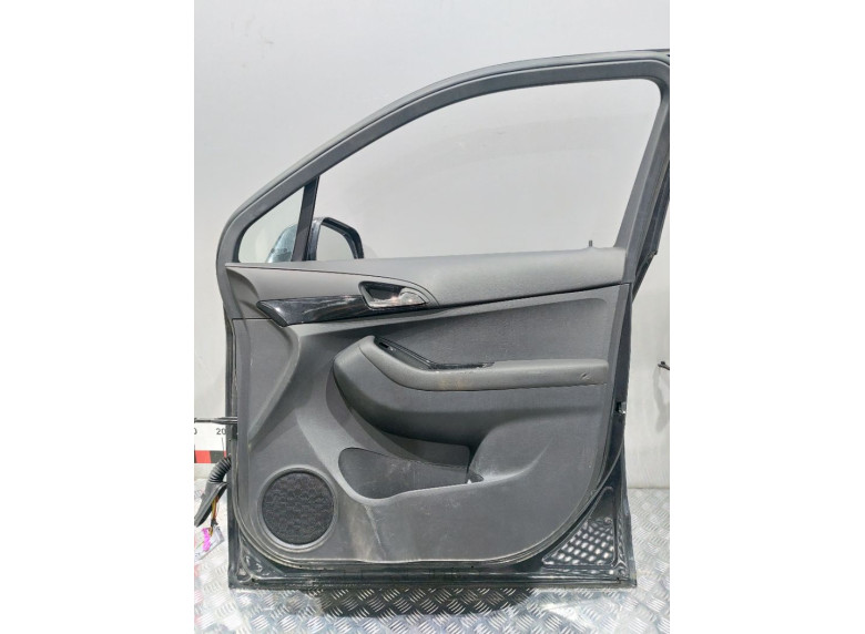 Обшивка двери передней правой (дверная карта) к Chevrolet Orlando, 2011г.