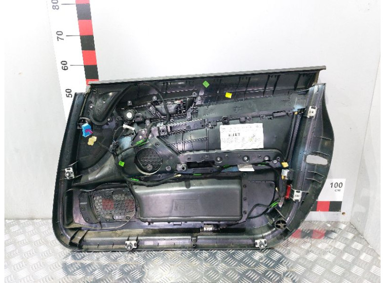 Обшивка двери передней левой (дверная карта) к Audi A6, 2006г.