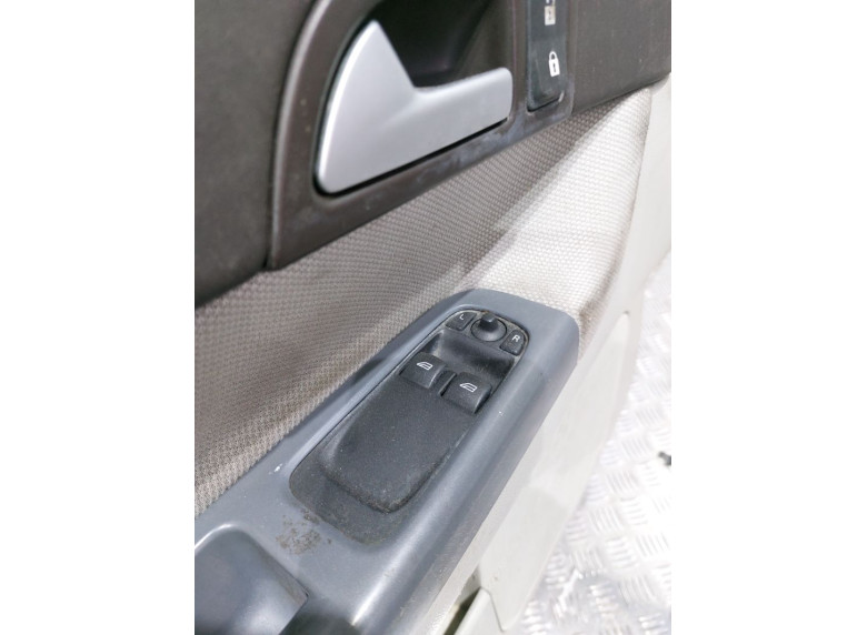 Блок управления стеклоподъемниками к Volvo C30