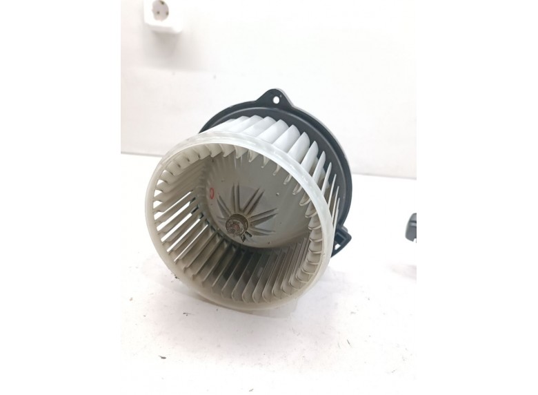 Моторчик печки к Моторчик печки к Toyota Yaris undefined г. Yaris