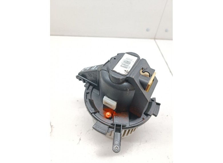 Моторчик печки к Peugeot 3008