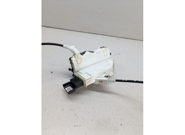 Замок двери передней правой к Citroen Berlingo, 2011г.