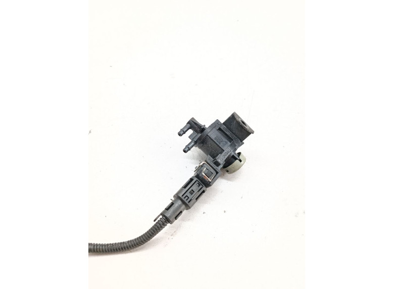 Клапан воздушный к Volkswagen Passat, 2003г.