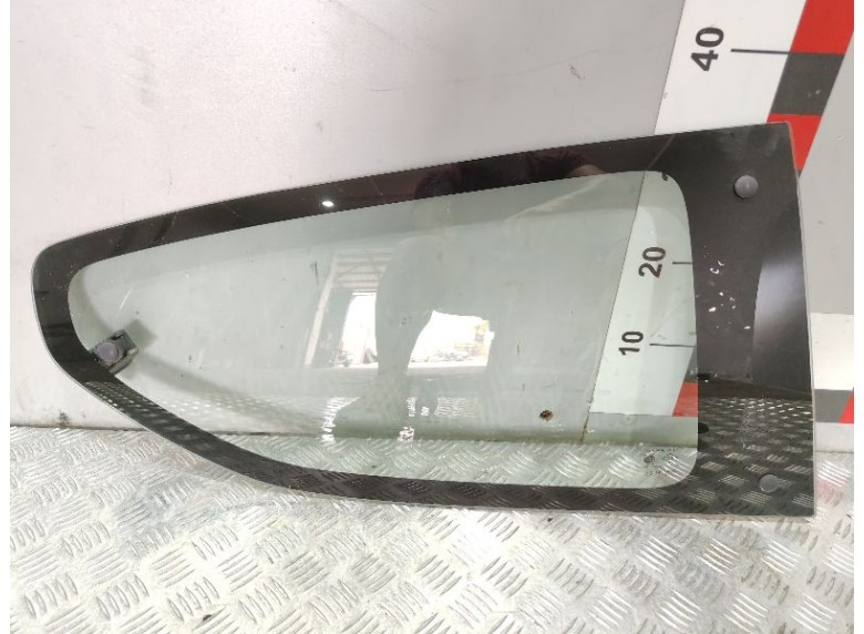 Форточка задняя правая к Suzuki Alto