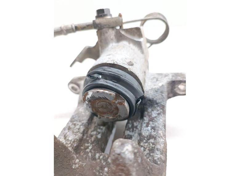 Суппорт задний правый к Volkswagen Passat, 2002г.