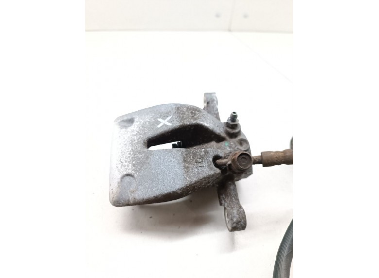 Суппорт задний правый к Toyota Avensis