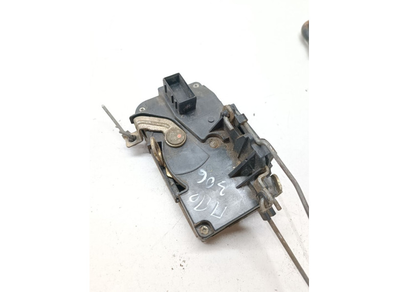 Замок двери передней правой к Peugeot 306, 1996г.