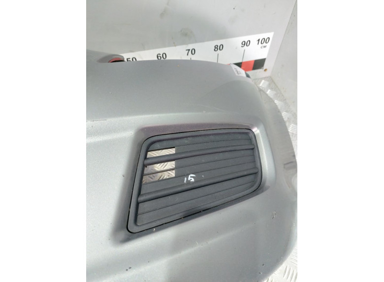 Заглушка (решетка) в бампер передний к Suzuki Swift, 2008г.