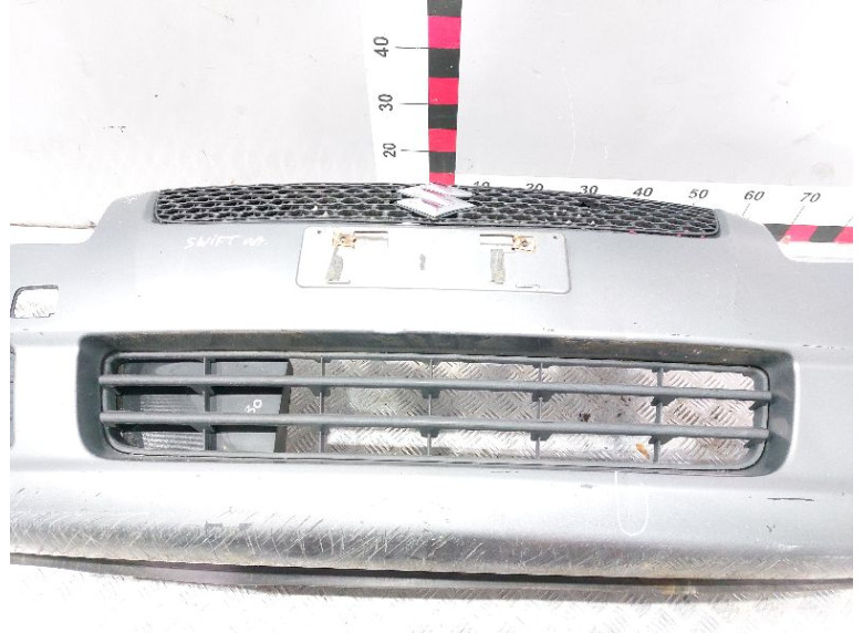 Заглушка (решетка) в бампер передний к Suzuki Swift, 2008г.
