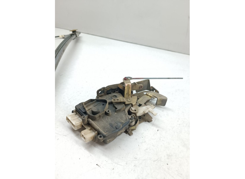 Замок двери передней левой к Peugeot 605, 1996г.