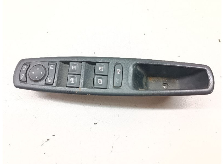 Блок управления стеклоподъемниками к Renault Scenic, 2010г.