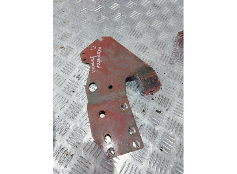 Кронштейн радиатора к Iveco Daily, 2003г.