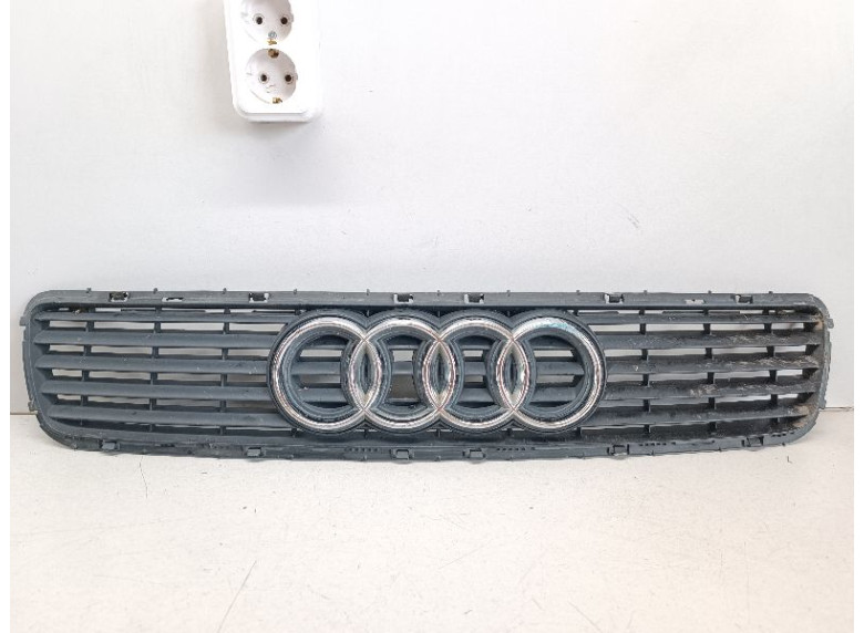 Решетка капота к Audi A4, 1998г.