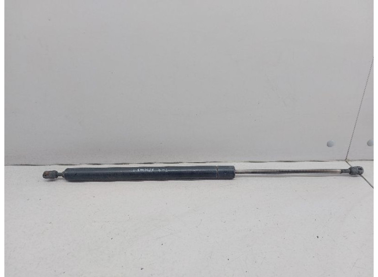 Амортизатор крышки багажника (3-5 двери) к Volkswagen Transporter, 1997г.