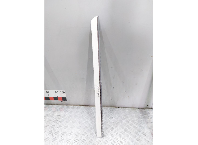 Молдинг двери задней правой к Audi A8, 2004г.