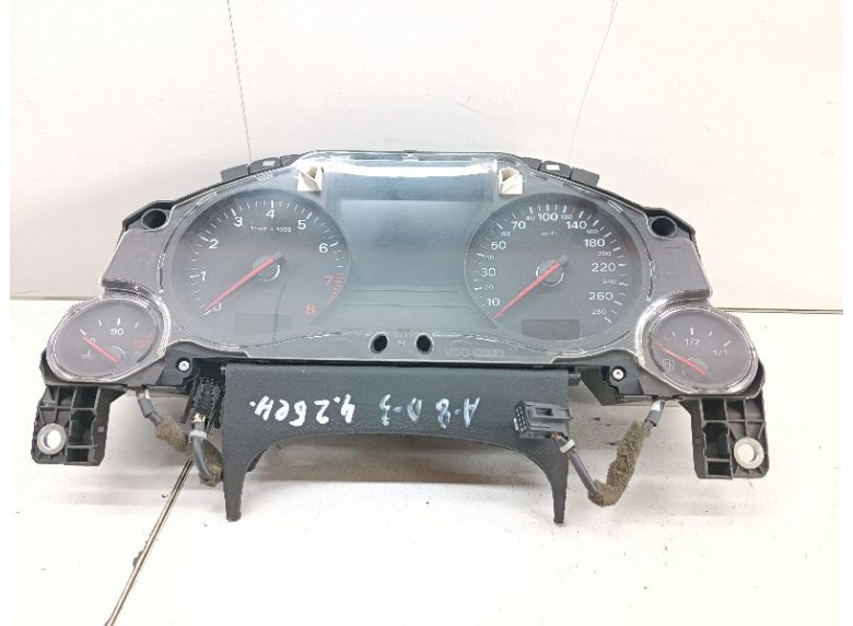 Щиток приборов (приборная панель) к Audi S8