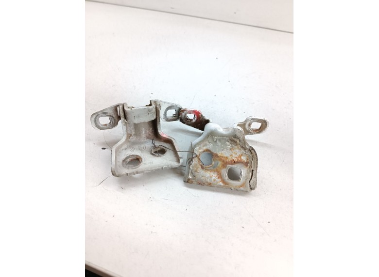 Петля двери передней левой к Renault Sandero
