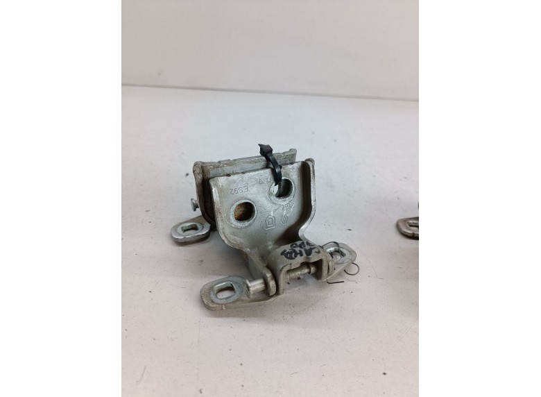 Петля двери передней левой к Renault Sandero