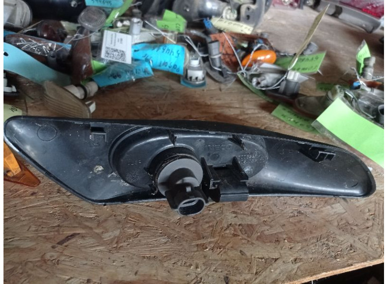 Поворотник левый к Iveco Daily, 2003г.