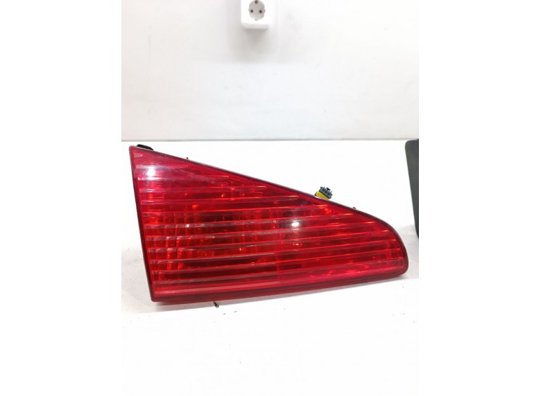 Фонарь крышки багажника левый к Peugeot 607