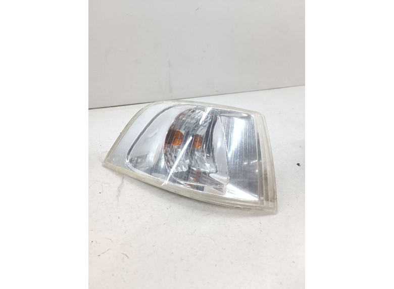 Поворотник правый к Volvo V40, 2002г.