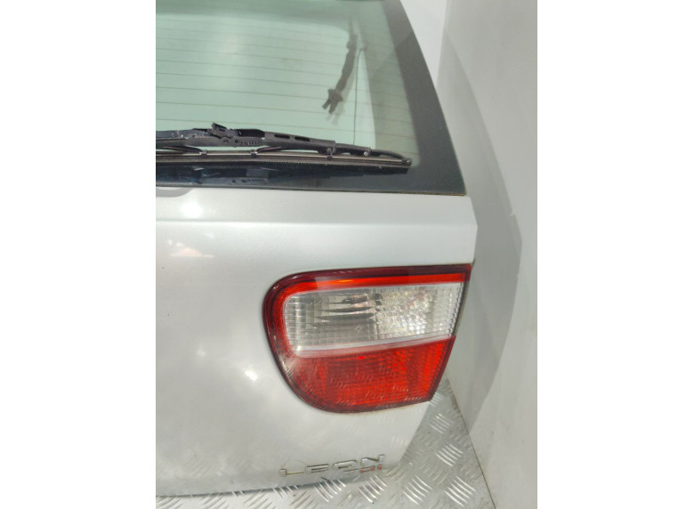 Фонарь крышки багажника правый к Seat Leon