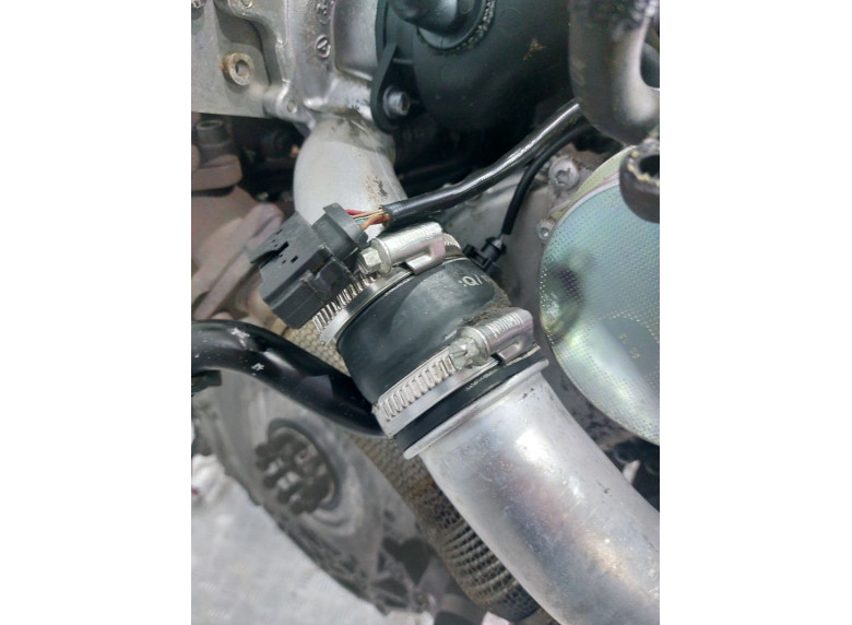 Патрубок интеркулера к Audi A4, 2006г.